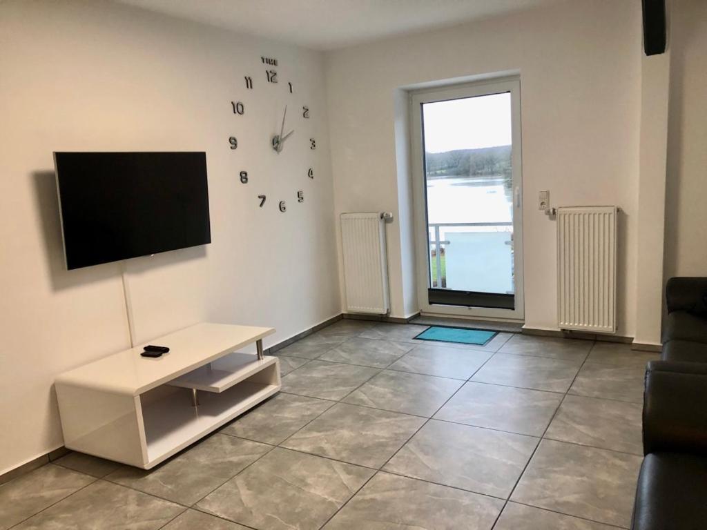 Dachgeschosswohnung Mit Seeblick Ahrensbok Ngoại thất bức ảnh